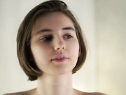 approche_toi_petite boobs cute